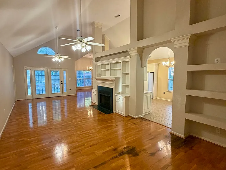 213 Carrington Ln — Photo 15