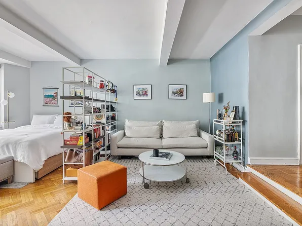 333 W 57th St APT 3A, New York, NY 10019