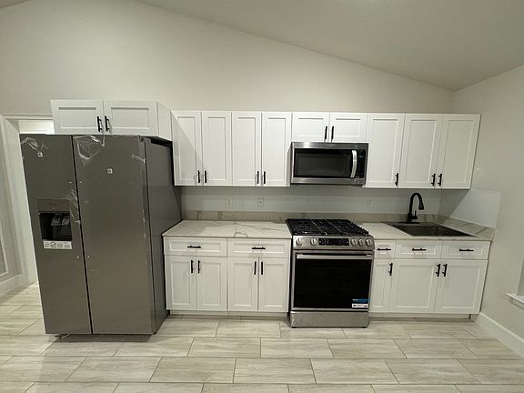3rd image of 513 Windermere Dr #2