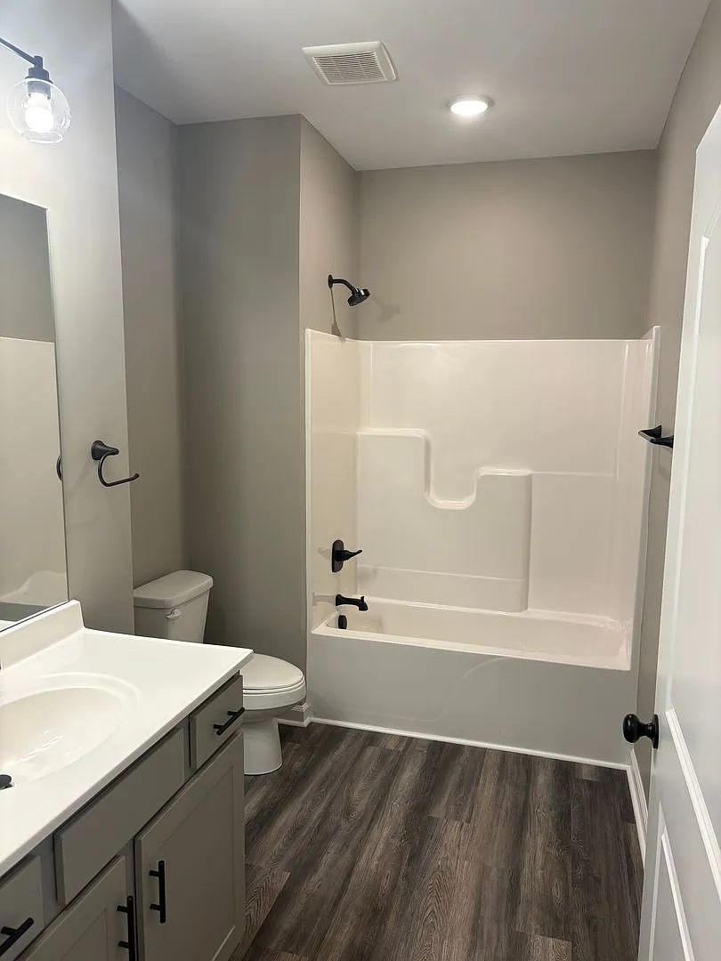 244 Calumet Dr — Photo 3