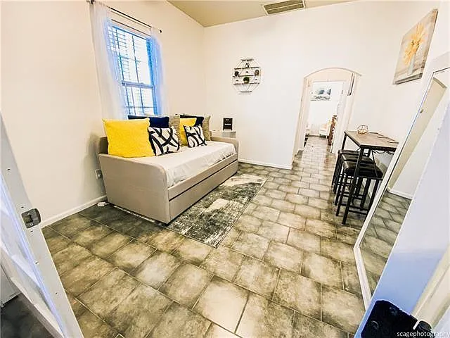3 bed, 1.0 bath, 1000 sqft, $1,400 — Photo 4