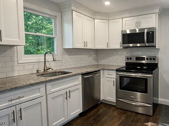 2nd image of 25 Essex Rd