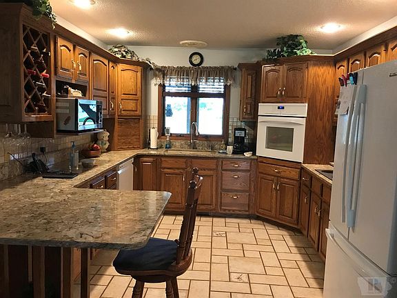 4th image of 1904 W River Dr