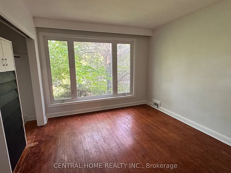 100 Burbank Dr — Photo 18