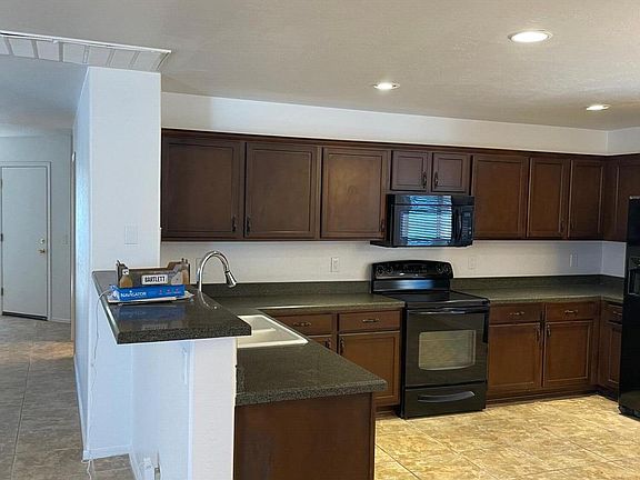 4th image of 42264 W DESERT FAIRWAYS Drive