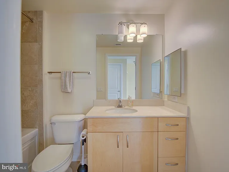 475 K St NW #1224 — Photo 37