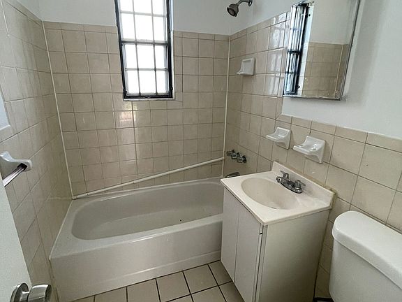4th image of 3610 Grand Ave #3
