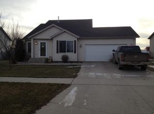 5237 W Lanark Dr, Grand Forks, ND 58203