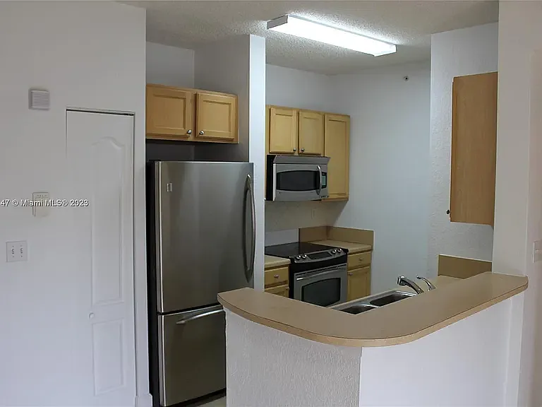6001 SW 70th St #624 — Photo 11