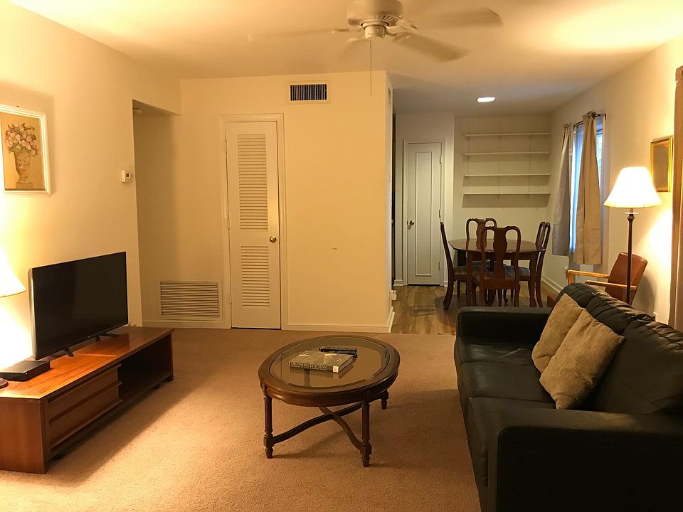 1st image of 933 S Colonial Ct