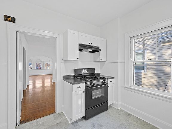 2nd image of 1735 Dalewood Pl