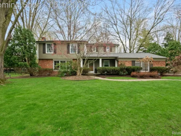 31737 Waltham Ct, Beverly Hills, MI 48025