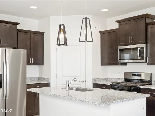 828 W Calle Las Varitas, Sahuarita, AZ 85629