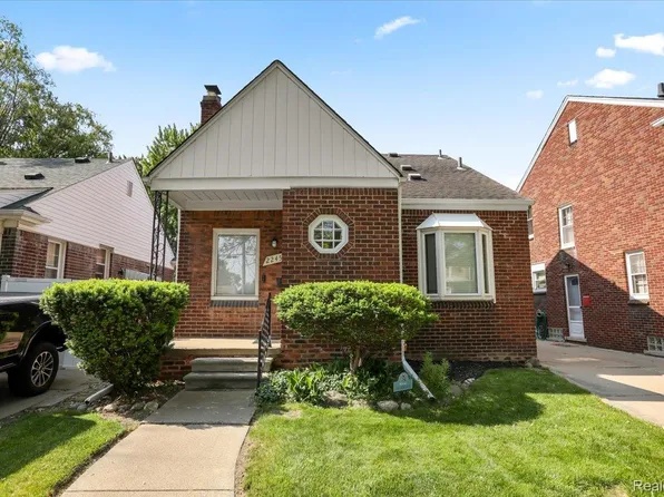 2245 Vinewood St, Wyandotte, MI 48192