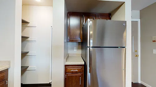 Sunny, modern, 1 Bedroom Loft in a prime location! High ceilings, dining room & double closets! a... — Photo 1