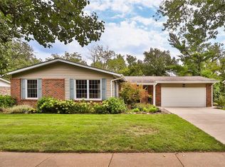 1198 Dunloe Rd, Ballwin, MO 63021