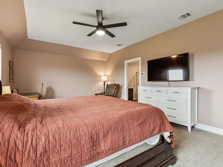 4018 Woodford Dr — Photo 15