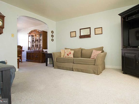 3rd image of 6616 Montague St