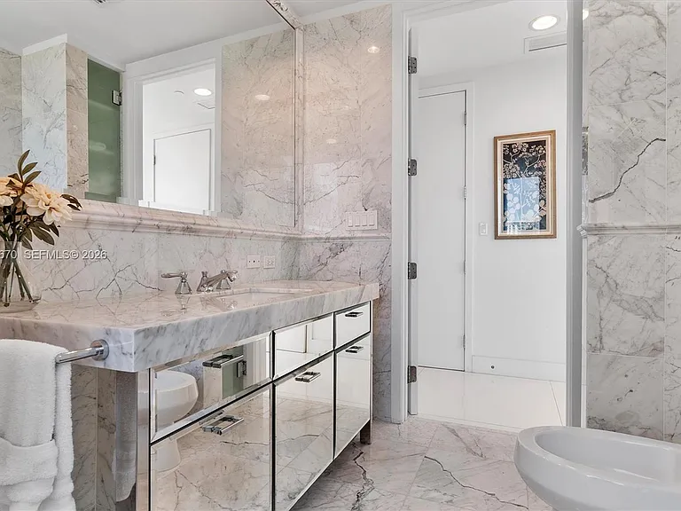 17475 Collins Ave #504 — Photo 38