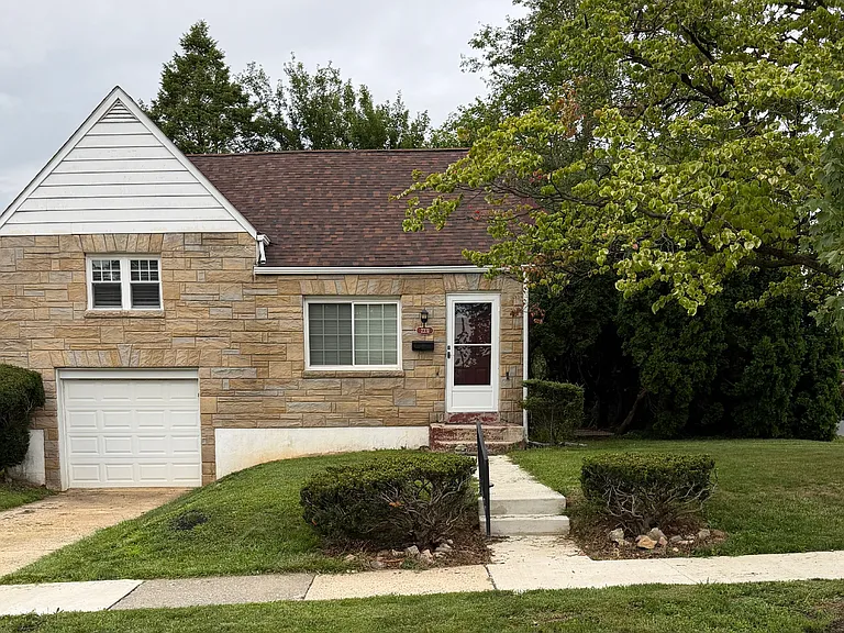 2331 W Washington St — Photo 1