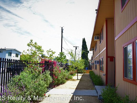 2nd image of 11620 Sylvan St APT 7