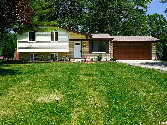 3rd image of 48297 Mallard Dr