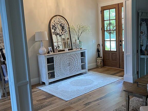 Elegant foyer 12ft ceiling