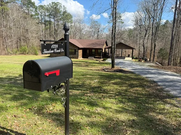 1228 Shadow Creek Loop, Camden, AL 36726
