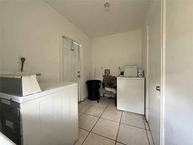 4801 SW 18th St #2 — Photo 13