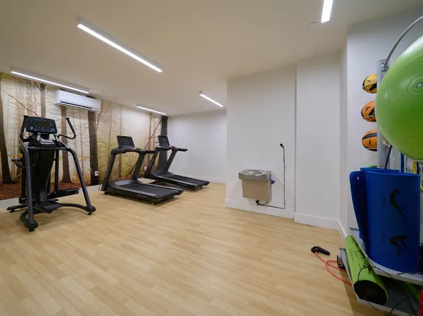 82 4th Avenue image 14 of 27