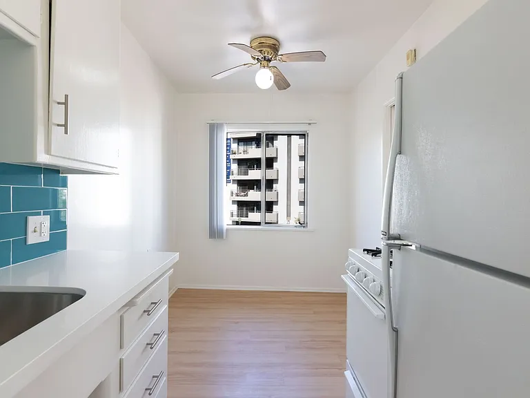 667-669 Levering Ave — Photo 14