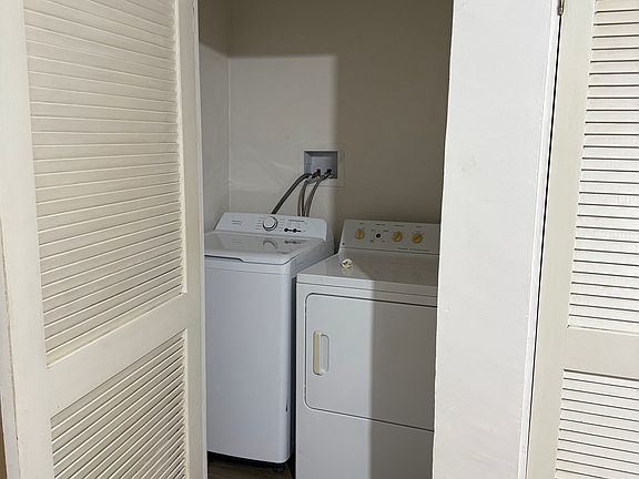 4th image of 1434 Avon Park Ter