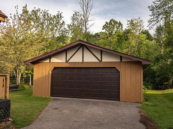 3rd image of 10909 Shady Lane Dr