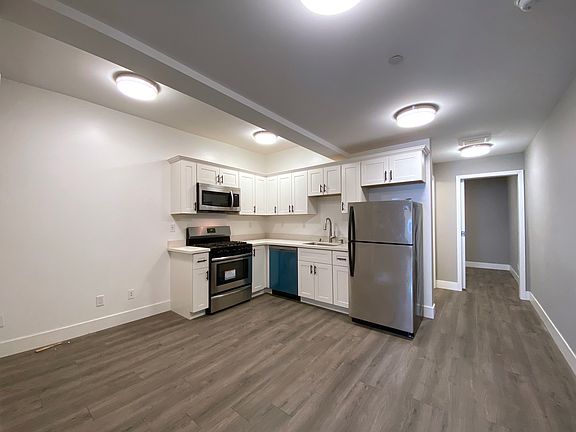 2nd image of 1085 Washington St #4