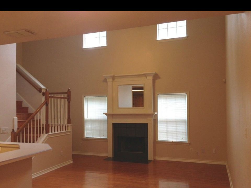 1st image of 2106 Lakeforest Dr