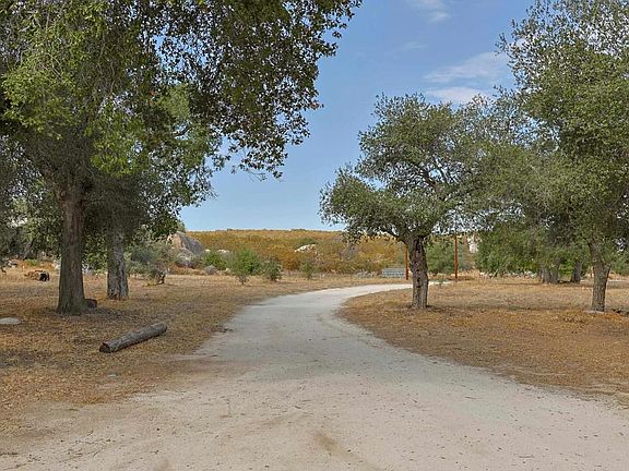 3rd image of 1437 Shasta Way