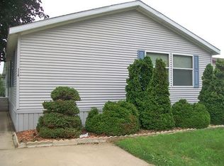 114 Carmell St, Belleville, MI 48111