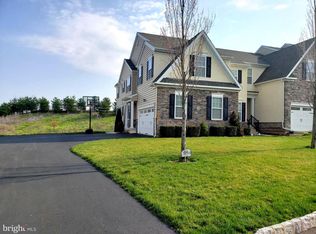 2047 Pleasant Valley Dr, Lansdale, PA 19446