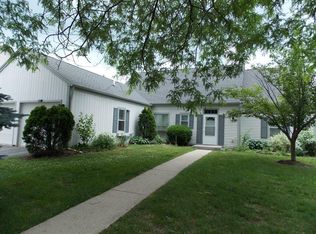 2870 Evergreen Ln, Aurora, IL 60502