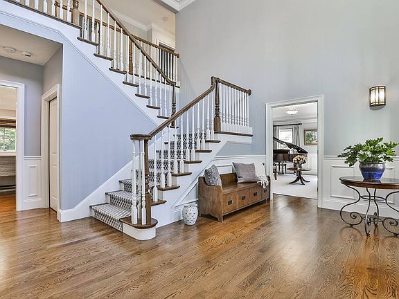 4th image of 40 Governor Stoughton Ln