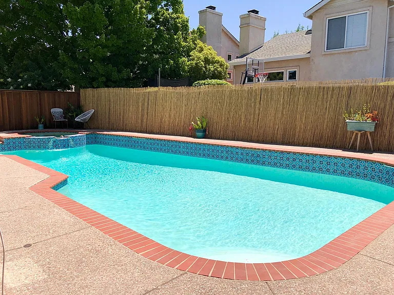 1860 Aurora Ct — Photo 10