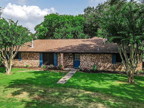 3rd image of 2703 Aspen Dr