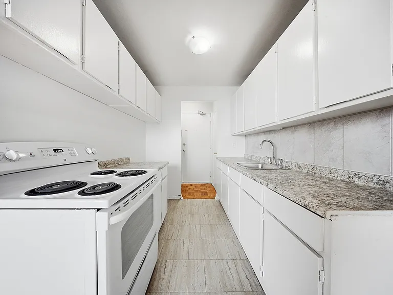 2275 Victoria Park Ave — Photo 3