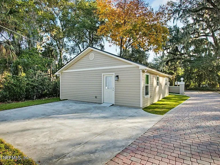 2210 Shepard St — Photo 9