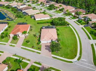 8050 Princeton Dr, Naples, FL 34104