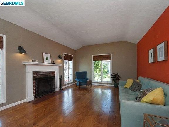 3rd image of 3718 Columbian Dr