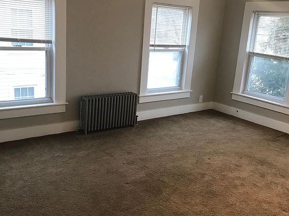 4th image of 287 Notre Dame St