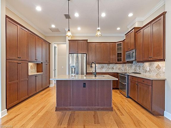 3rd image of 9442 Isla Bella CIR