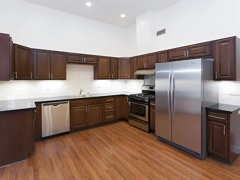 1150 S Van Ness Ave #1150 — Photo 1