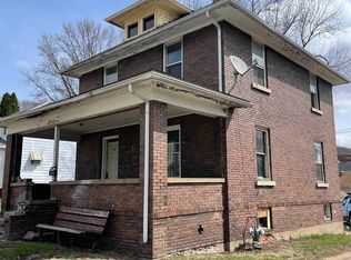 6 S 6th St, Savanna, IL 61074